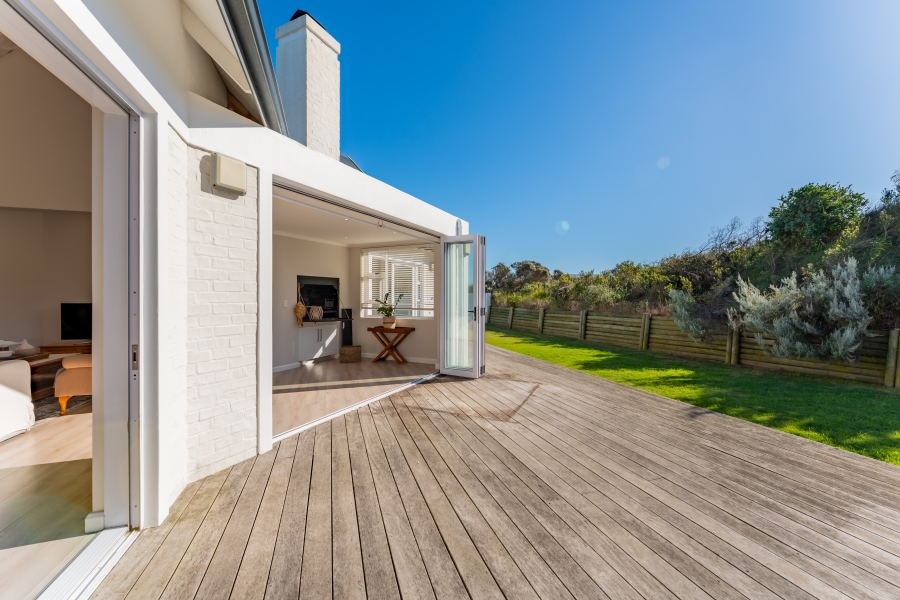To Let 4 Bedroom Property for Rent in St Francis Links Eastern Cape